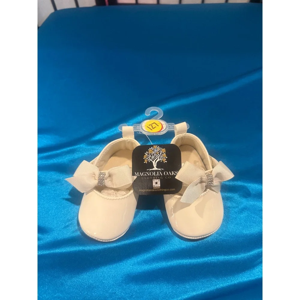 Magnolia Oaks Baby Girl Ivory Patent Mary Jane Shoes Bow 6M NWT
